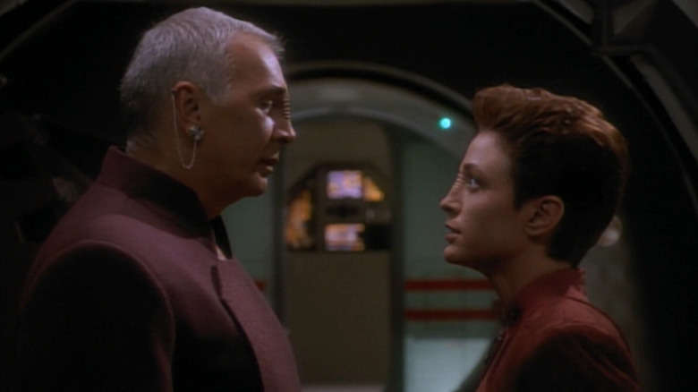 Frank Langella e Nana Visitor em Star Trek: Deep Space Nine