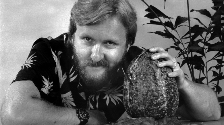 James Cameron with alien egg Aliens 1986