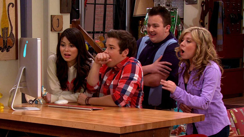 Carly, Freddie, Spencer, and Sam staring in surprise at their computer in iCarly