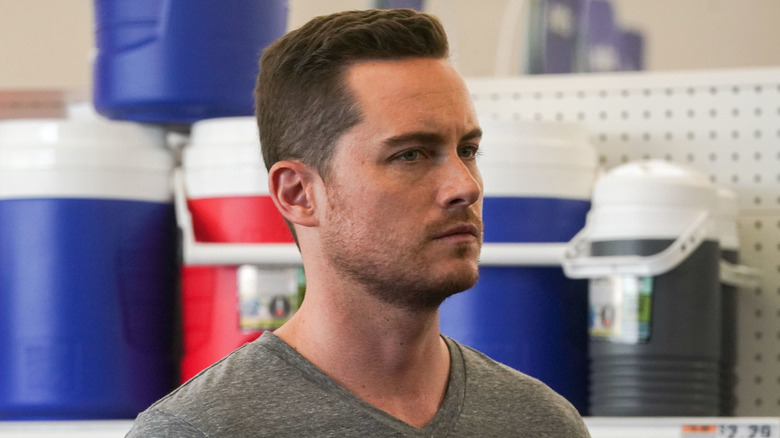 Jesse Lee Soffer's Jay Halstead wearing grey shirt on Chicago P.D.