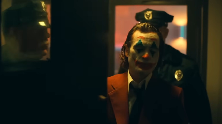 Joker: Folie a Deux, Arthur and policemen