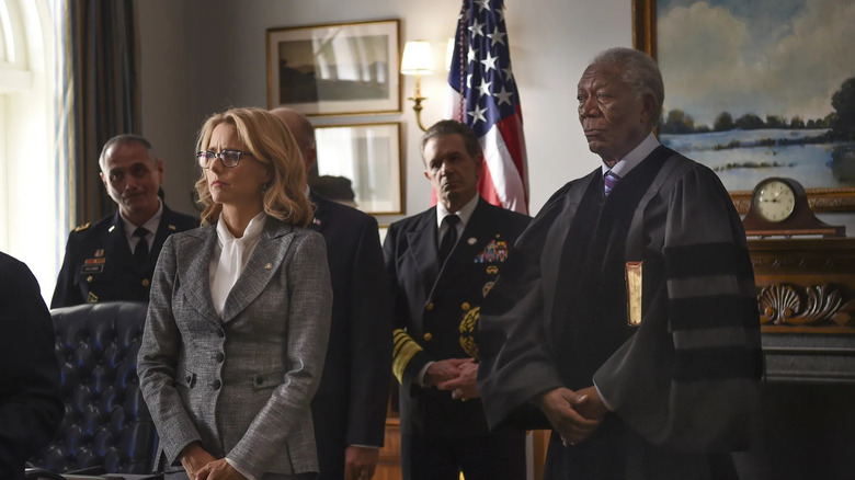 Morgan Freeman and Téa Leoni in Madam Secretary