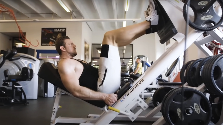 Olivier Richters works out in his gym during a YouTube video on the Dutch Giant channel