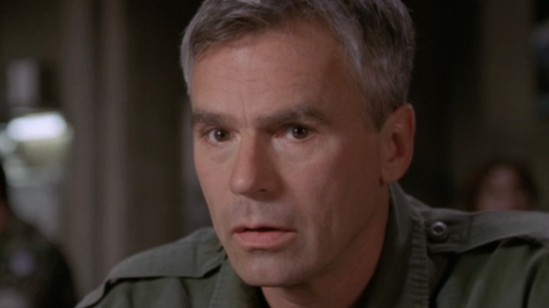 Richard Dean Anderson's Colonel Jack O Neill looks across frame in close-up in Stargate SG-1