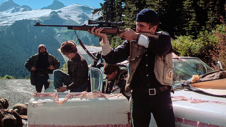 Robert De Niro pointing a gun in The Deer Hunter