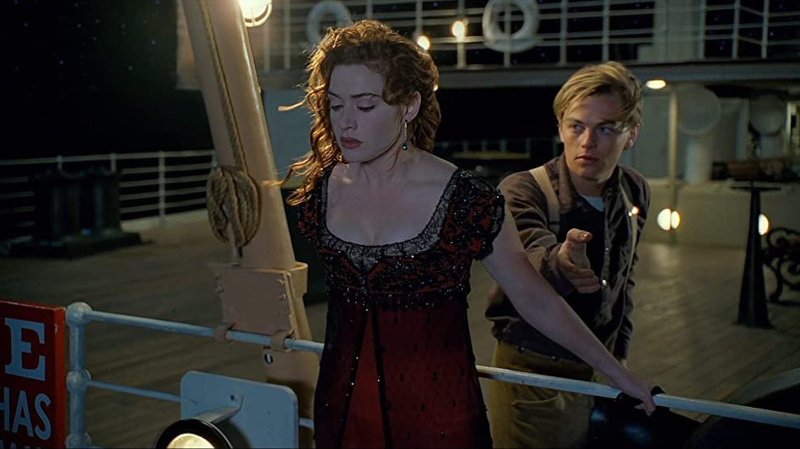 Why Shooting Jack's Rescue Of Rose In Titanic Took James Cameron Several  Months