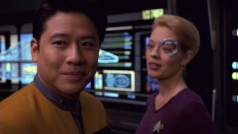 Harry Kim and Seven of Nine of Star Trek: Voyager on the bridge