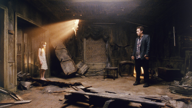 John Cusack Jasmine Jessica Anthony in burnt room 1408