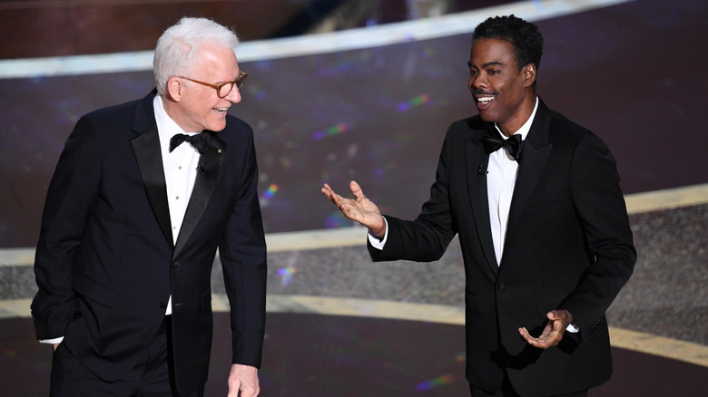 Steve Martin dan Chris Rock menghapusnya di Oscar