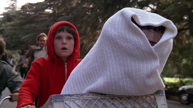 Elliott looking scared while transporting E.T. with his bicycle in E.T. the Extra-Terrestrial