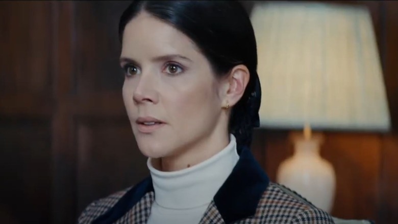 Sonya Cassidy's Edie Flood wearing a turtleneck and blazer on The Man Who Fell on Earth