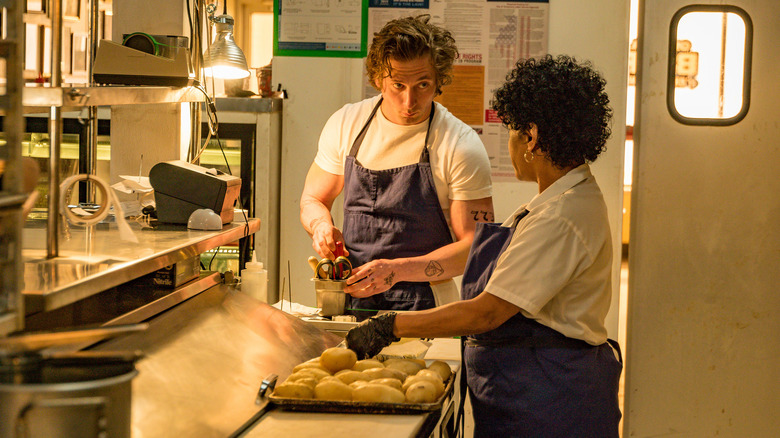 Jeremy Allen White and Liza Colón-Zayas in The Bear