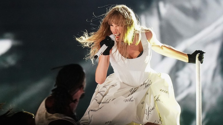 Taylor Swift se apresenta como parte da Eras Tour