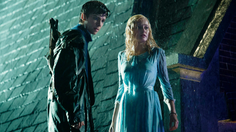 Asa Butterfield Ella Purnell in Miss Peregrine's Home for Peculiar Children