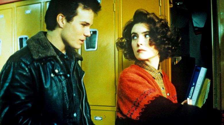 James Hurley talking to Donna Hayward at her high school locker in Twin Peaks