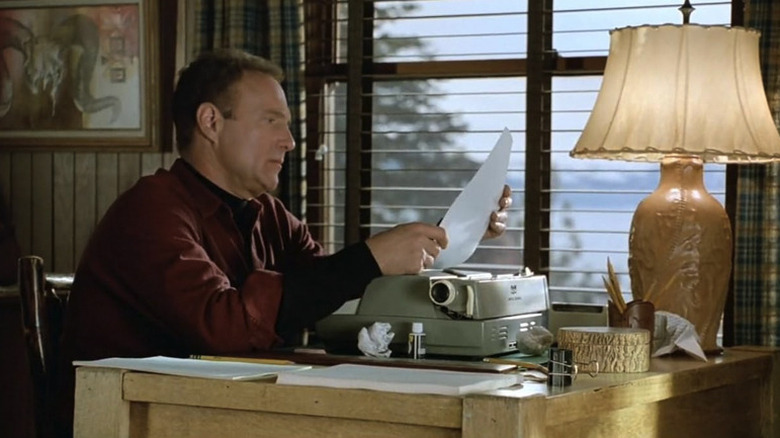 James Caan's Paul Sheldon sits at a typewriter in Misery