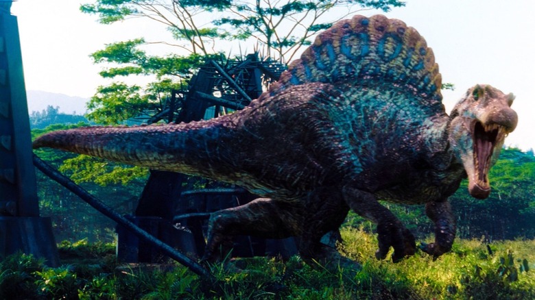 Spinosaurus breaks through the fence in Jurassic Park III