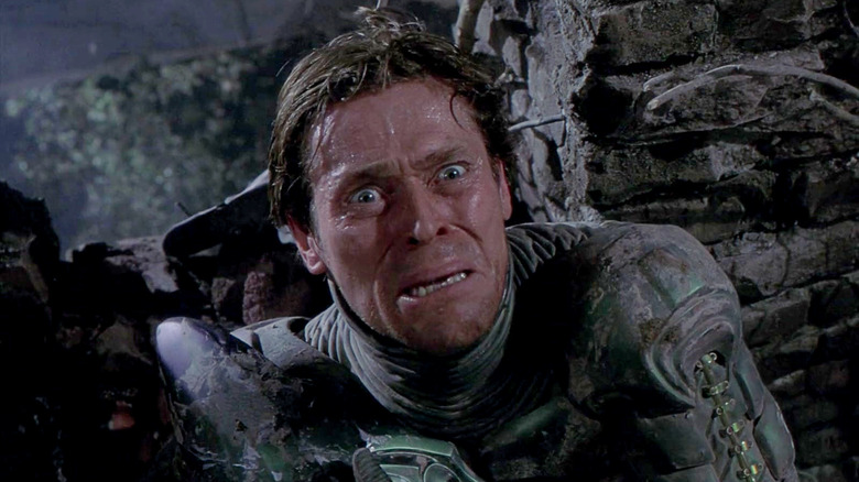 Willem Dafoe como Norman Osborn, también conocido como Duende Verde, que parece derrotado y angustiado en Spider-Man.