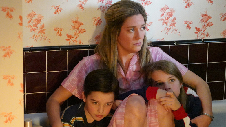 Mary, Missy, and Sheldon sheltering in a bathtub in Young Sheldon