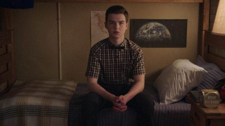 Iain Armitage's Sheldon sits sadly on his bed in Young Sheldon