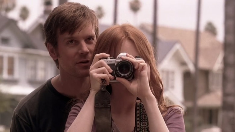 Peter Krause e Lauren Ambrose em Six Feet Under