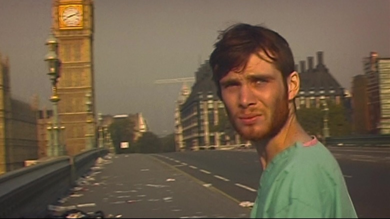 Jim Cillian Murphy stands on the deserted Westminster Bridge in the movie 