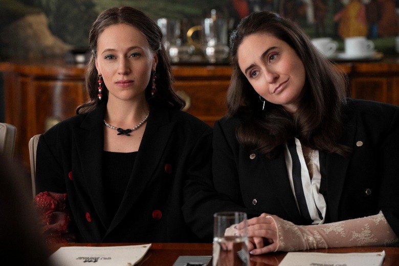 Siena Werber e Catherine Cohen em Only Murders in the Building temporada 4