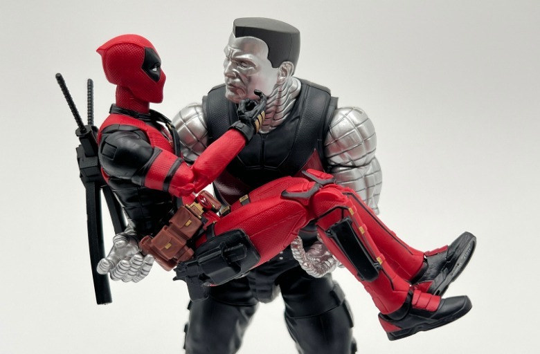 Figuras de ação da franquia Marvel Legends Colossus Deadpool