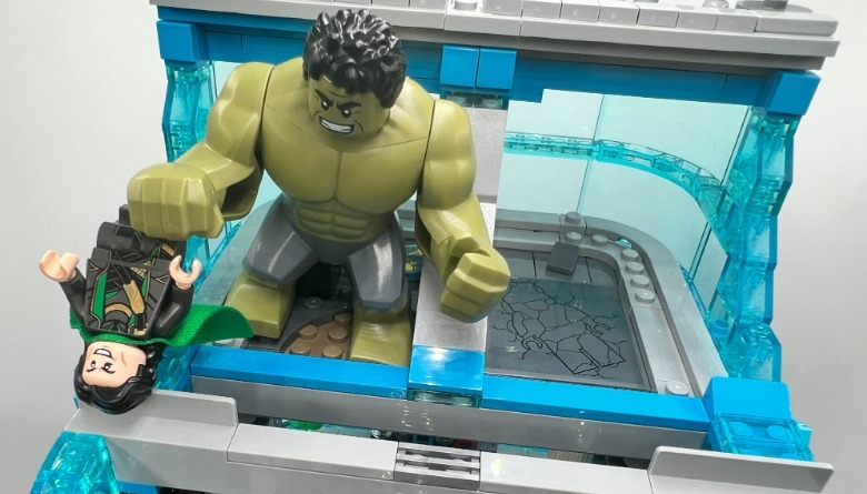 LEGO Avengers Tower Hulk smashing Loki