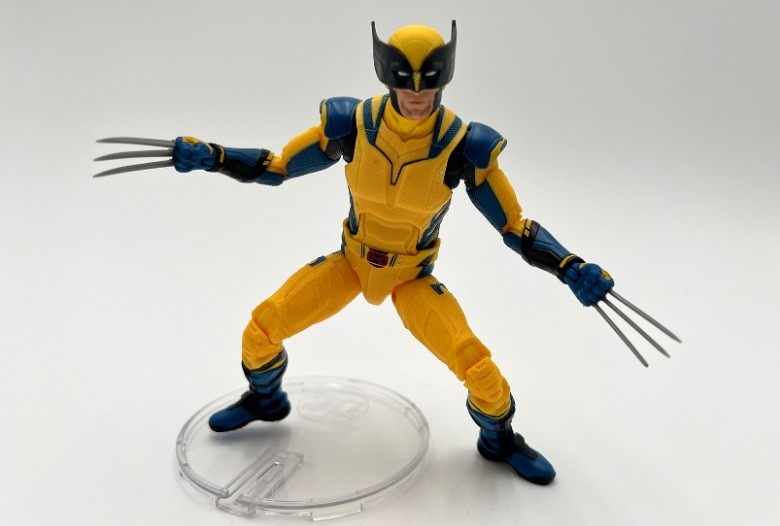 Deadpool e Wolverine Figura de ação Marvel Legends de Wolverine em terno amarelo