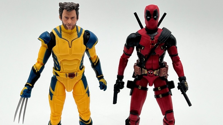 Figuras de ação Marvel Legends Deadpool e Wolverine