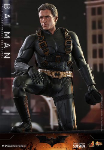 Hot Toys Batman Begins - Batman Figure