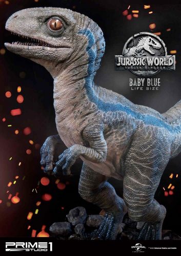 Jurassic World Fallen Kingdom - Life-Size Baby Blue Velociraptor