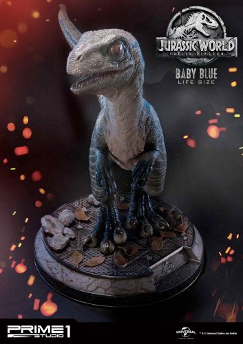 Jurassic World Fallen Kingdom - Life-Size Baby Blue Velociraptor