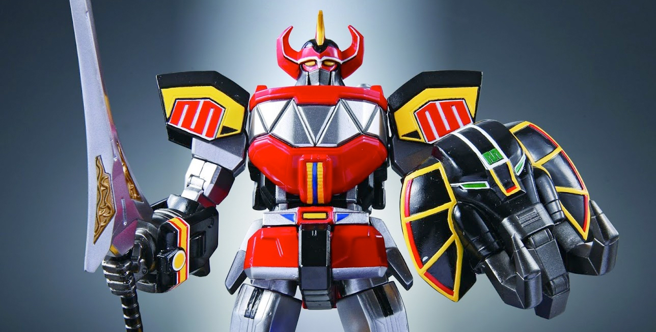 See The New Power Rangers Megazord  And New  Images Of The 