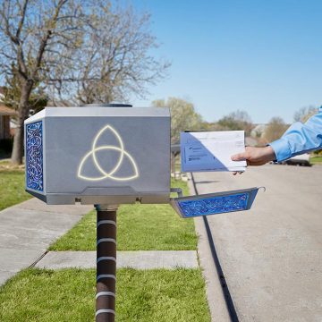 Thor Mjolnir Mailbox - ThinkGeek